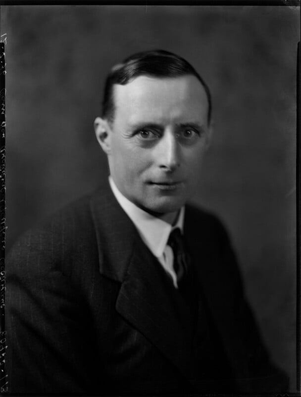 Schwarz-Weiß-Porträt von Archie Cochrane aus dem Jahr 1936